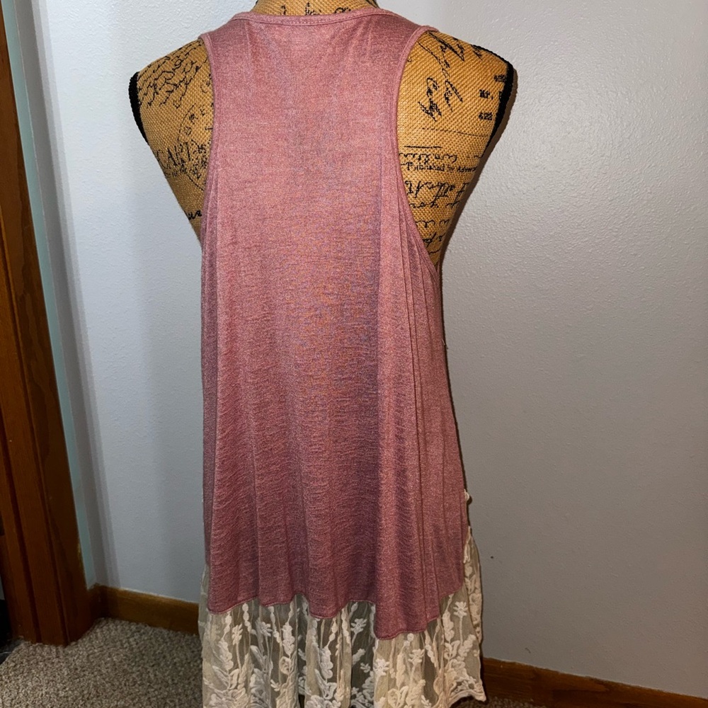 Pink Tank Top with White Floral Lace - Picture 3 of 4
